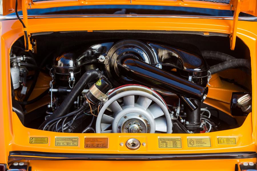 Моторный отсек Porsche 911 S 2.2 Targa (911) 1969 года  (фото 19 из 42)